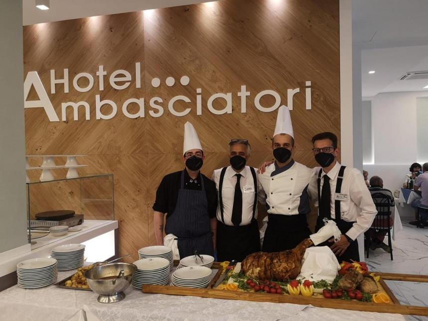 Hotel Ambasciatori Cattolica Esterno foto