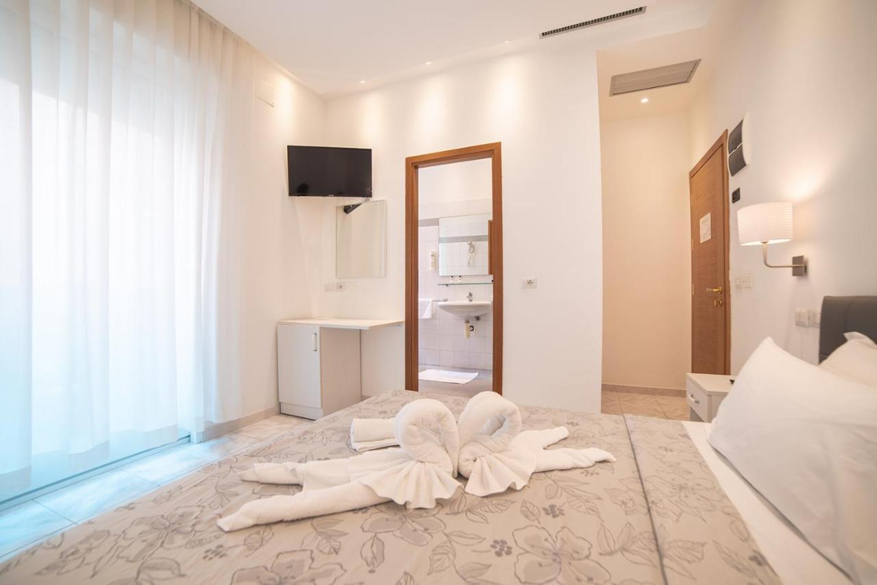 Hotel Ambasciatori Cattolica Esterno foto