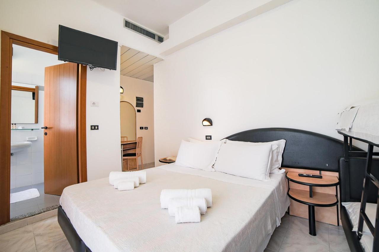 Hotel Ambasciatori Cattolica Esterno foto