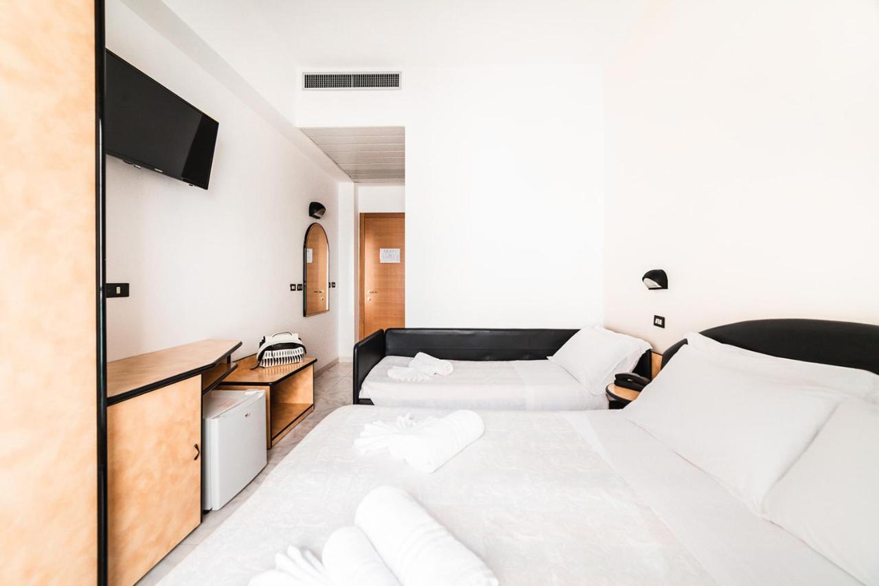 Hotel Ambasciatori Cattolica Esterno foto