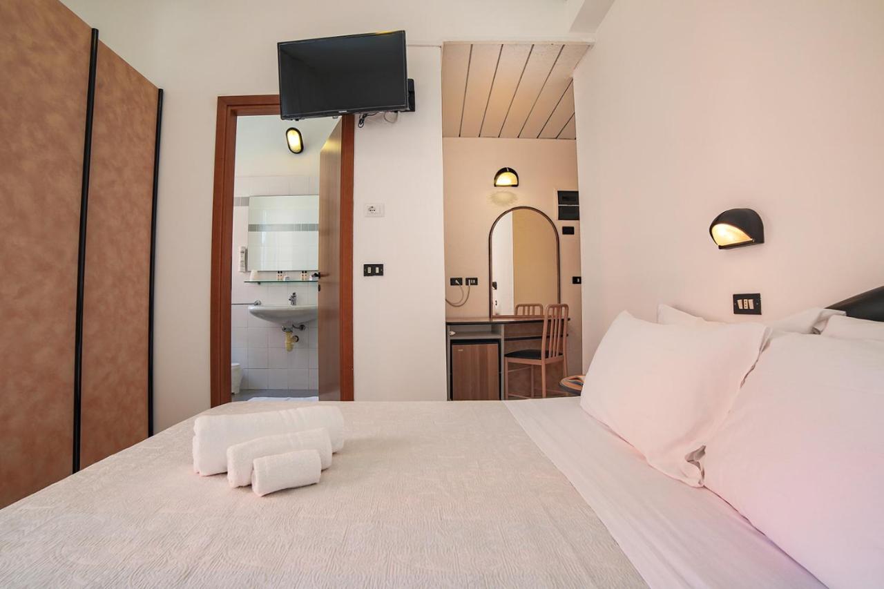 Hotel Ambasciatori Cattolica Esterno foto