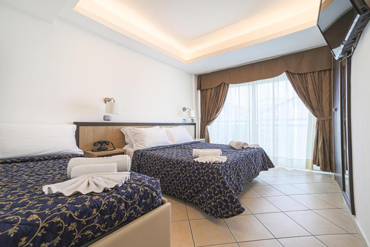Hotel Ambasciatori Cattolica Esterno foto