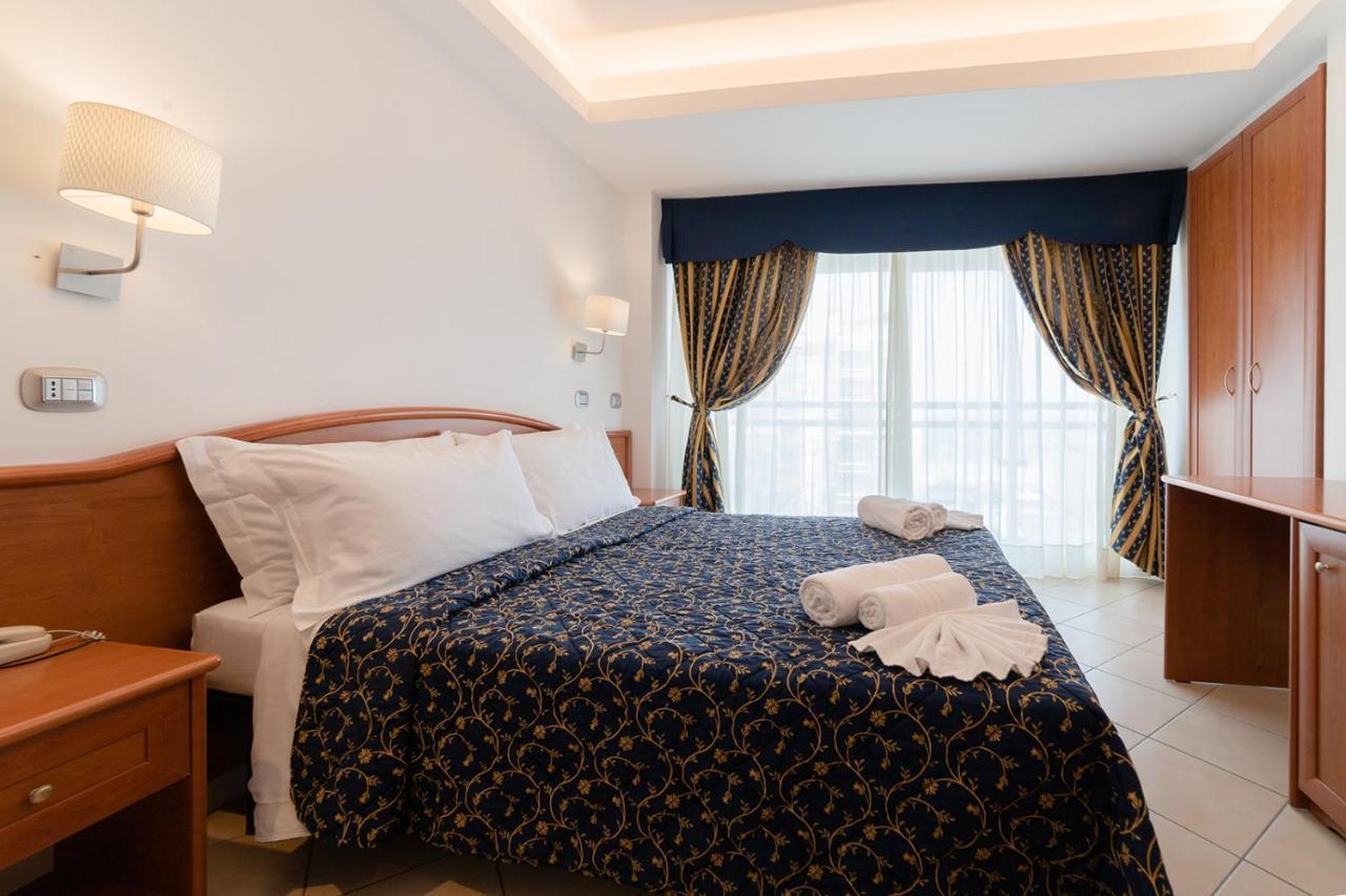Hotel Ambasciatori Cattolica Esterno foto