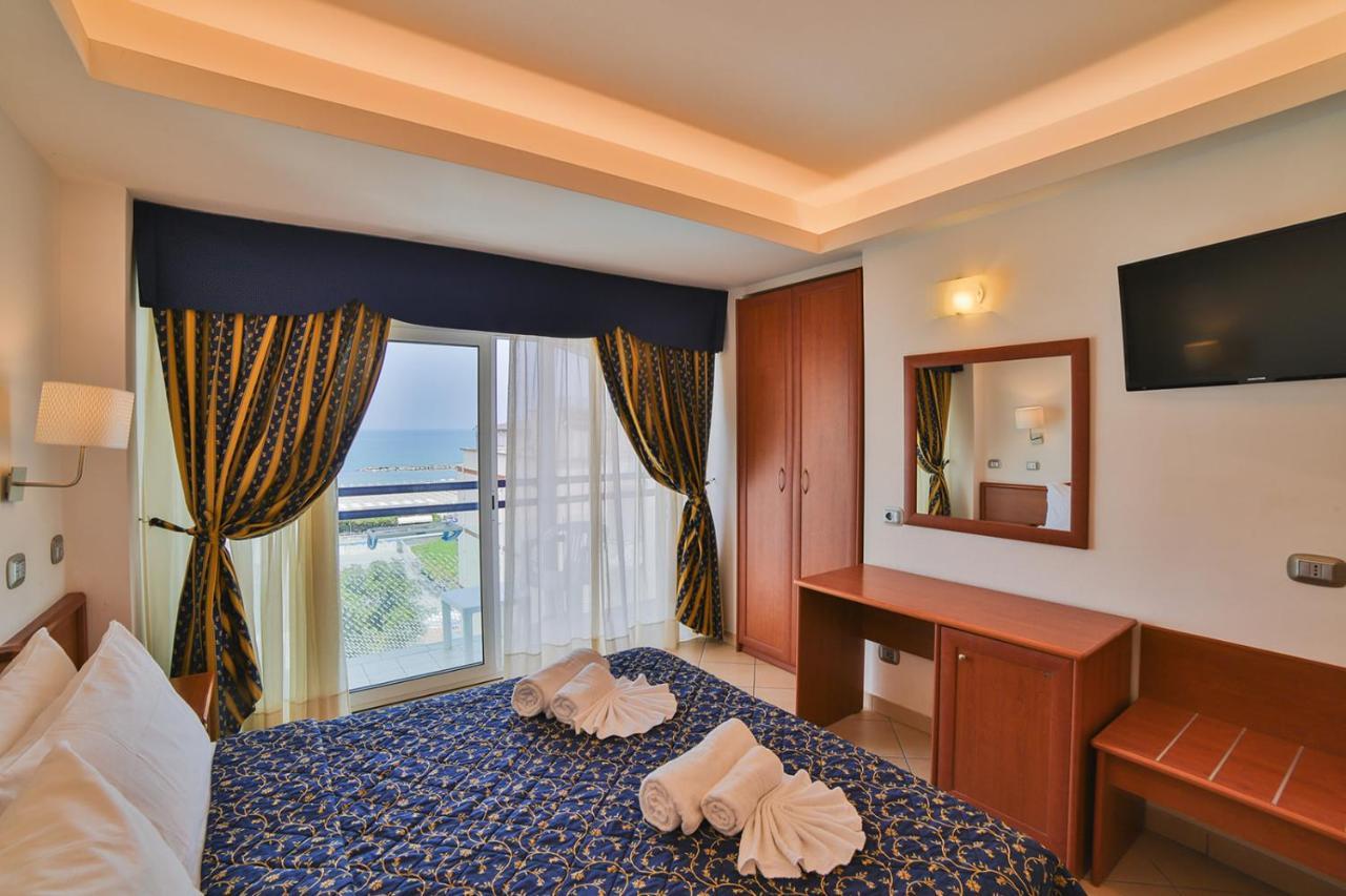 Hotel Ambasciatori Cattolica Esterno foto