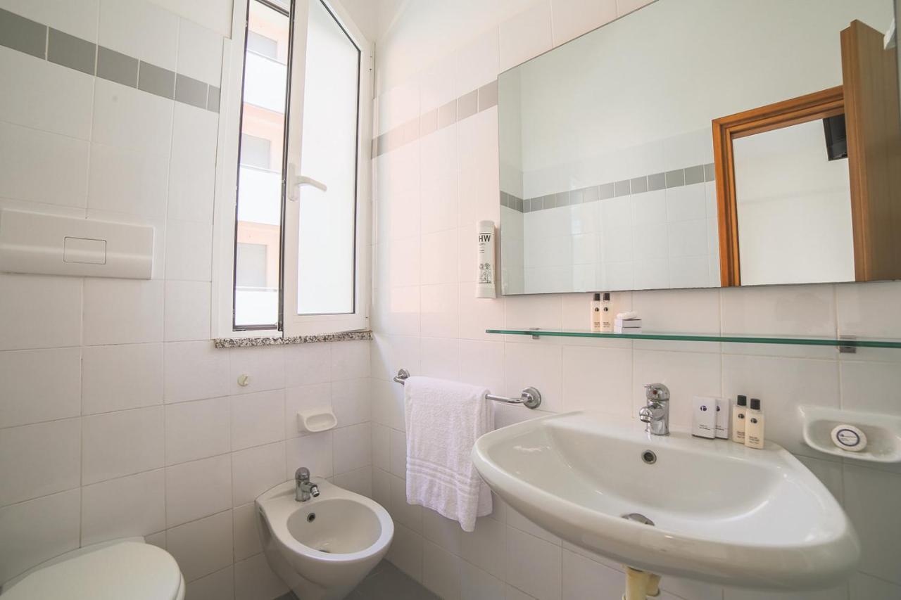 Hotel Ambasciatori Cattolica Esterno foto