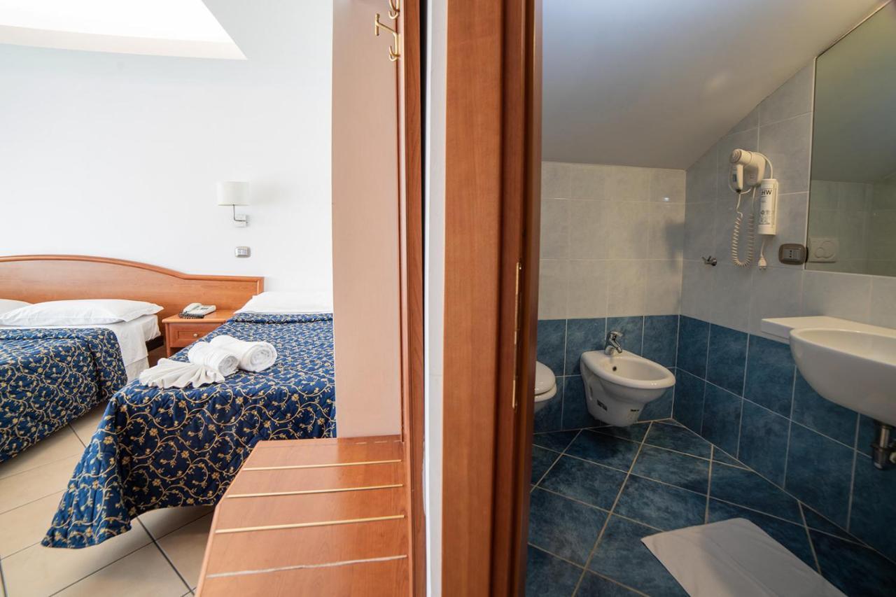Hotel Ambasciatori Cattolica Esterno foto