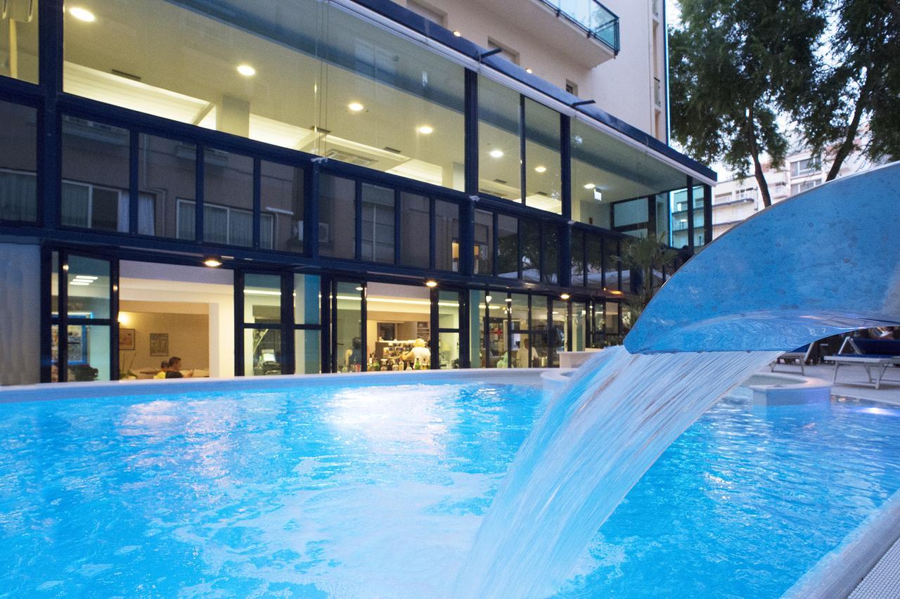 Hotel Ambasciatori Cattolica Esterno foto